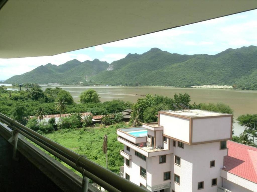 Hotel Kan Kanchanaburi Esterno foto