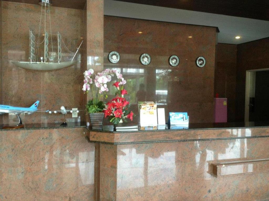 Hotel Kan Kanchanaburi Esterno foto