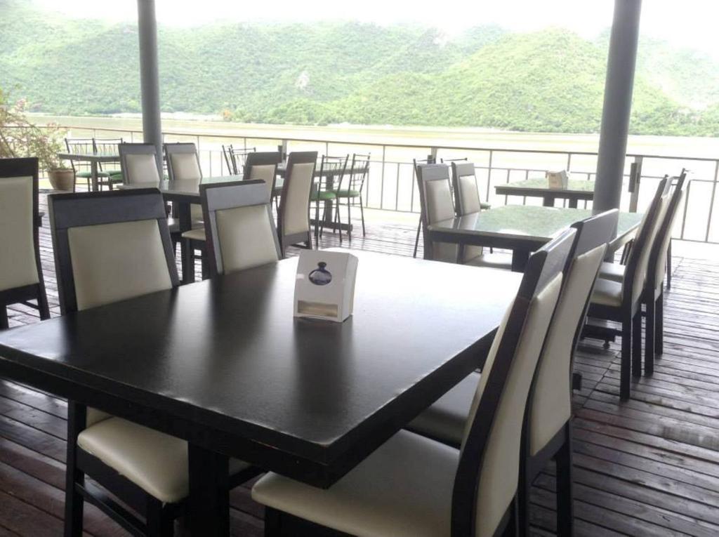 Hotel Kan Kanchanaburi Esterno foto