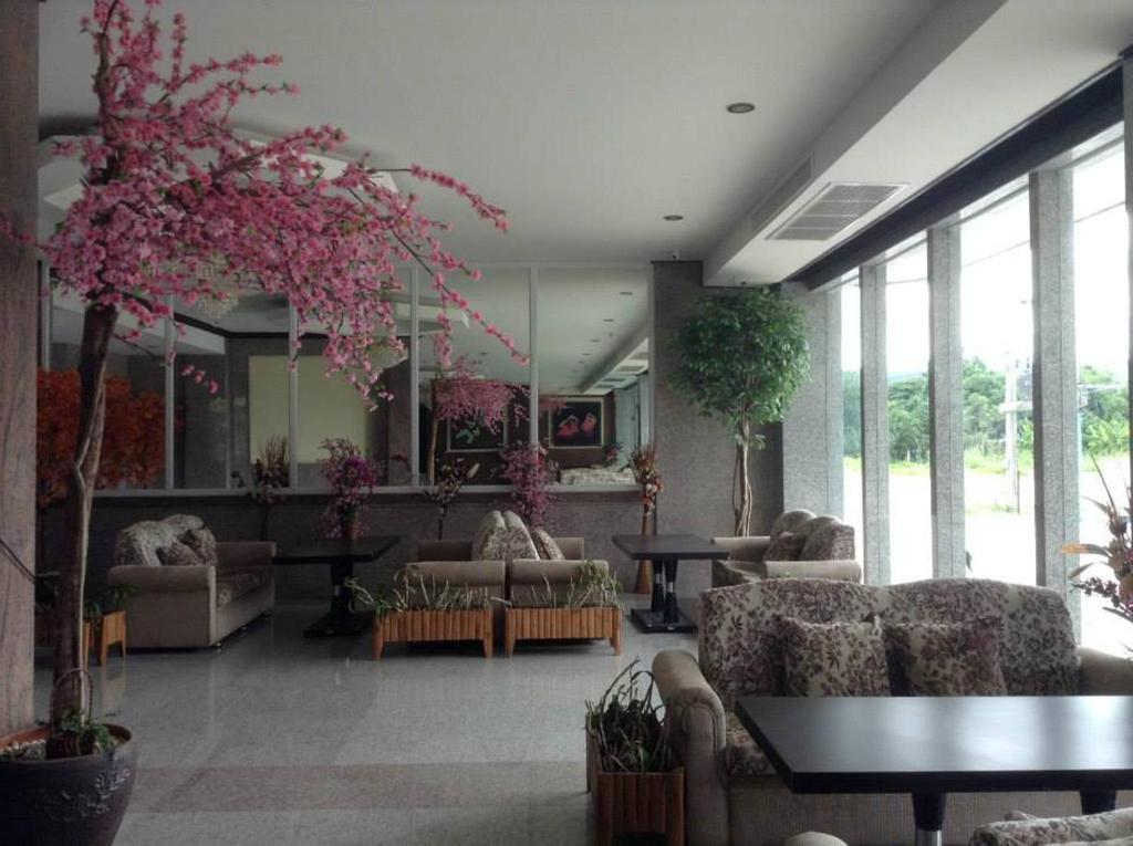 Hotel Kan Kanchanaburi Esterno foto